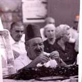 Non c�era festa patronale a cui non partecipasse, con il suo fez rosso in testa, la sua tunica bianca, i suoi lunghi baffi e soprattutto le sue �miracolose� caramelle. Parliamo del mitico Hameluk, nome d�arte di Giovanni Siciliano(foto pubblicata da Sergio Rana nel gruppo facebook "I Love Molfetta")